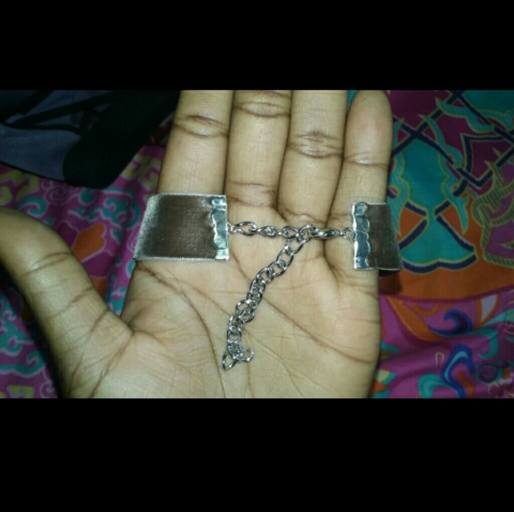 Choker - Picture 5 of 5